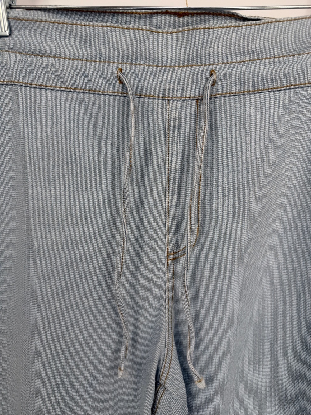 Universal Thread Light Blue Denim Capris - Picture 3 of 8